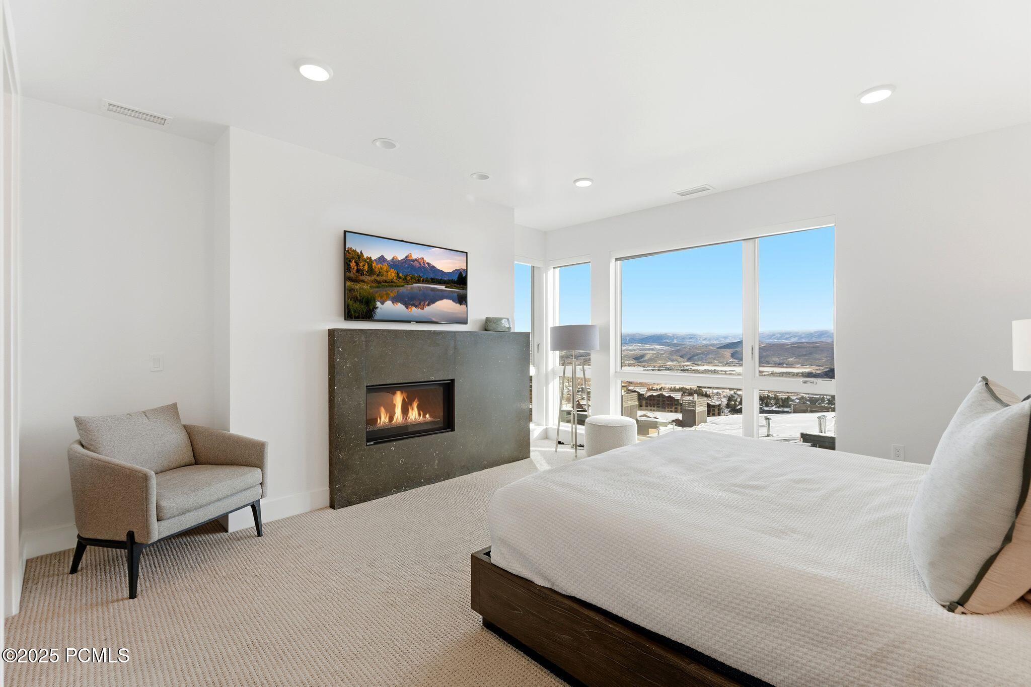 2752 W High Mountain Road, 306