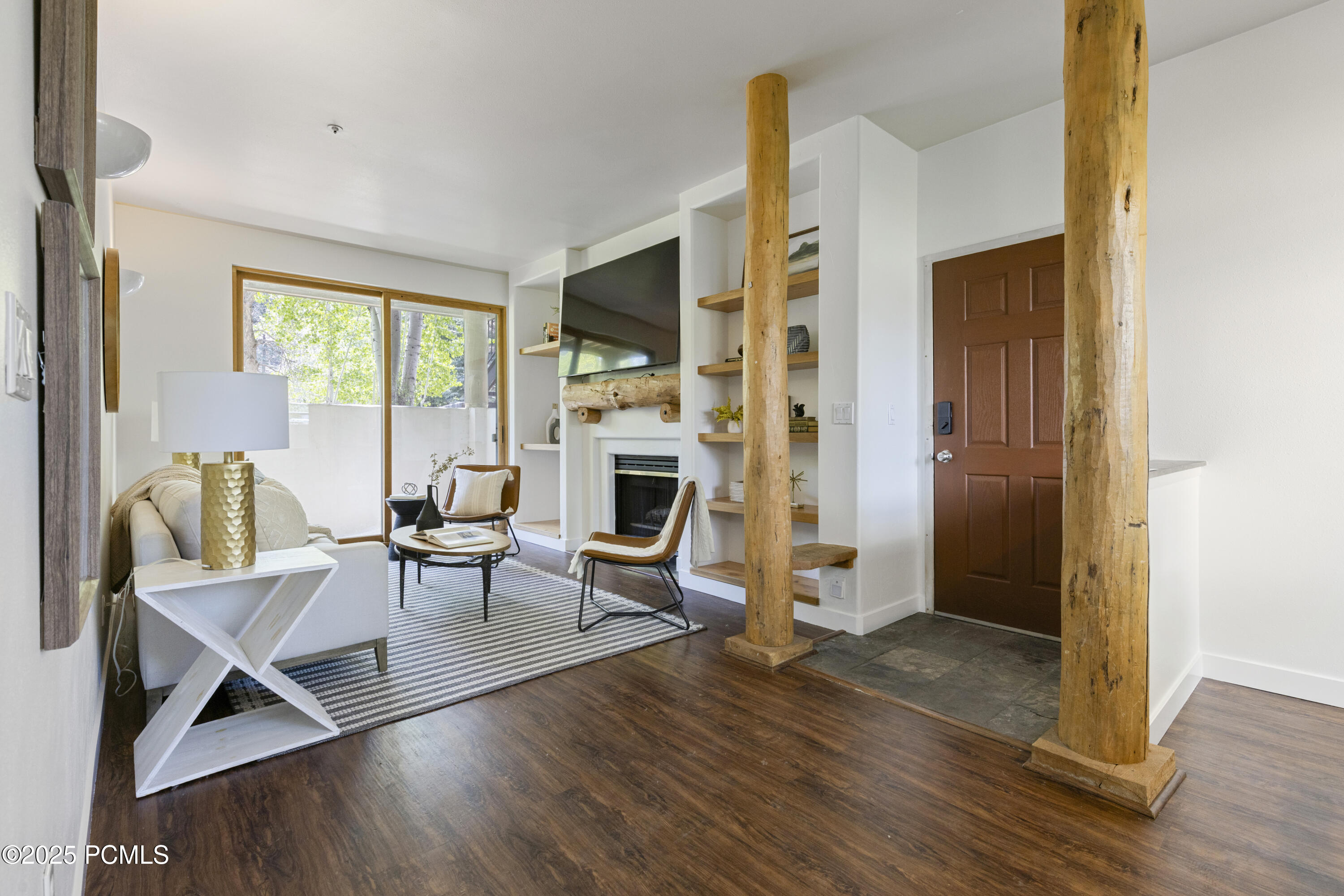 1600 W Pinebrook Boulevard, Apt C2