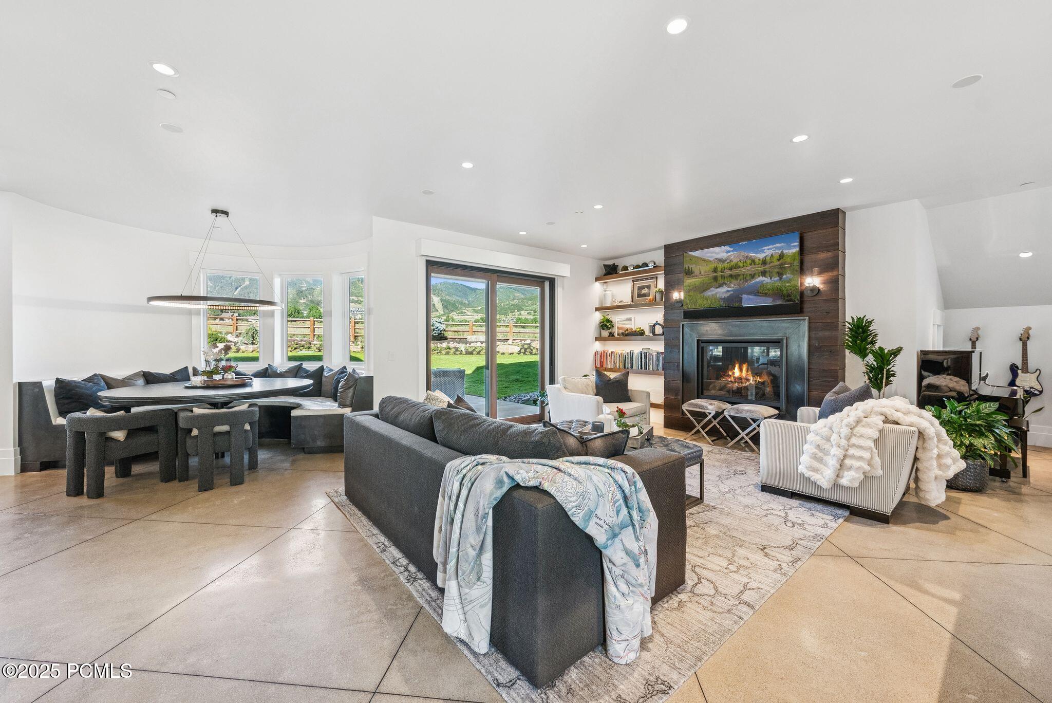 4209 N Two Creeks Lane