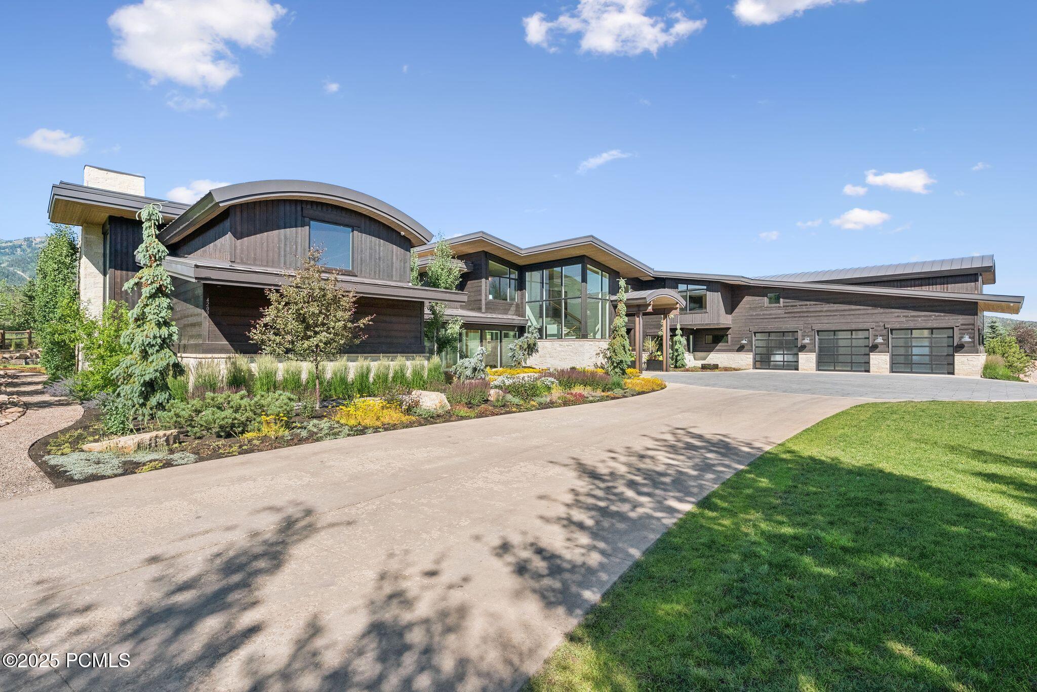 4209 N Two Creeks Lane