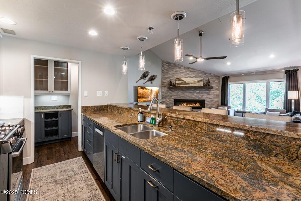 1612 N Deer Valley Drive N Drive
