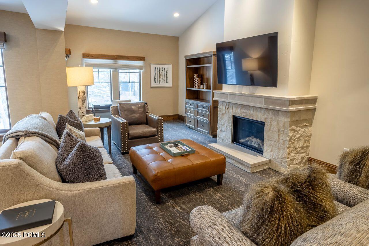 7815 Royal Street C453