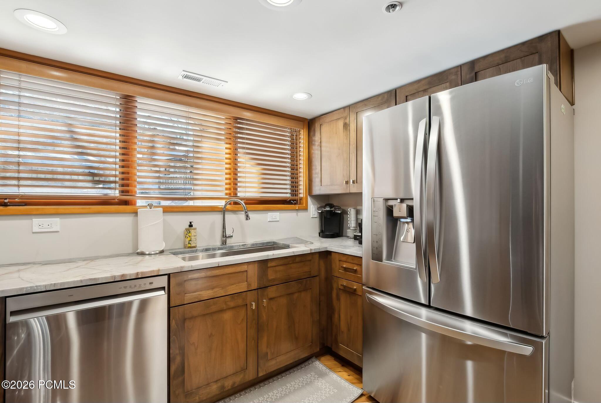 1516 Deer Valley Drive 25