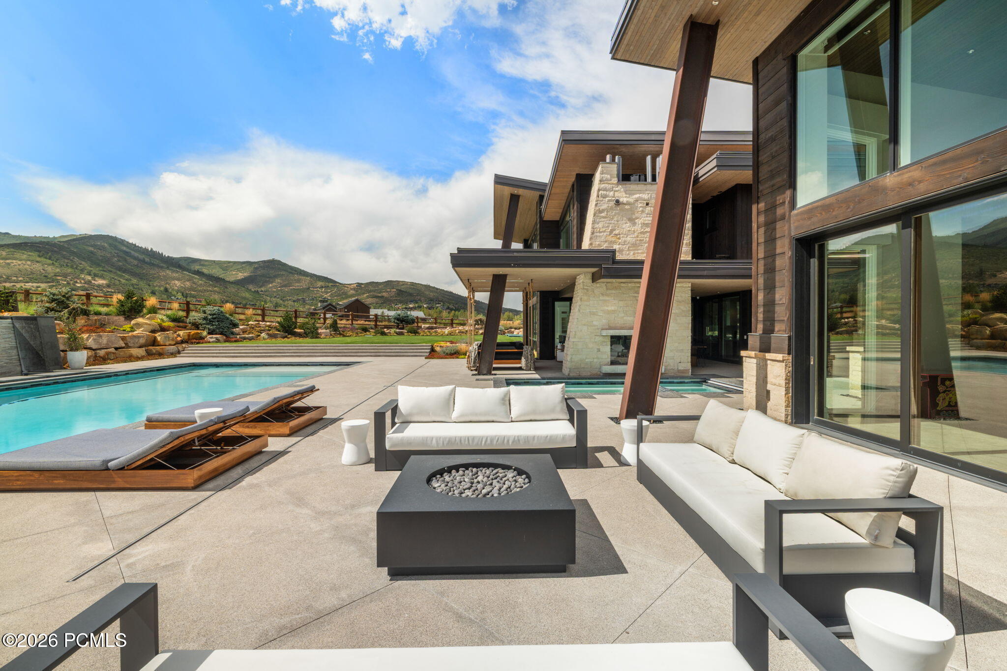 4209 N Two Creeks Lane