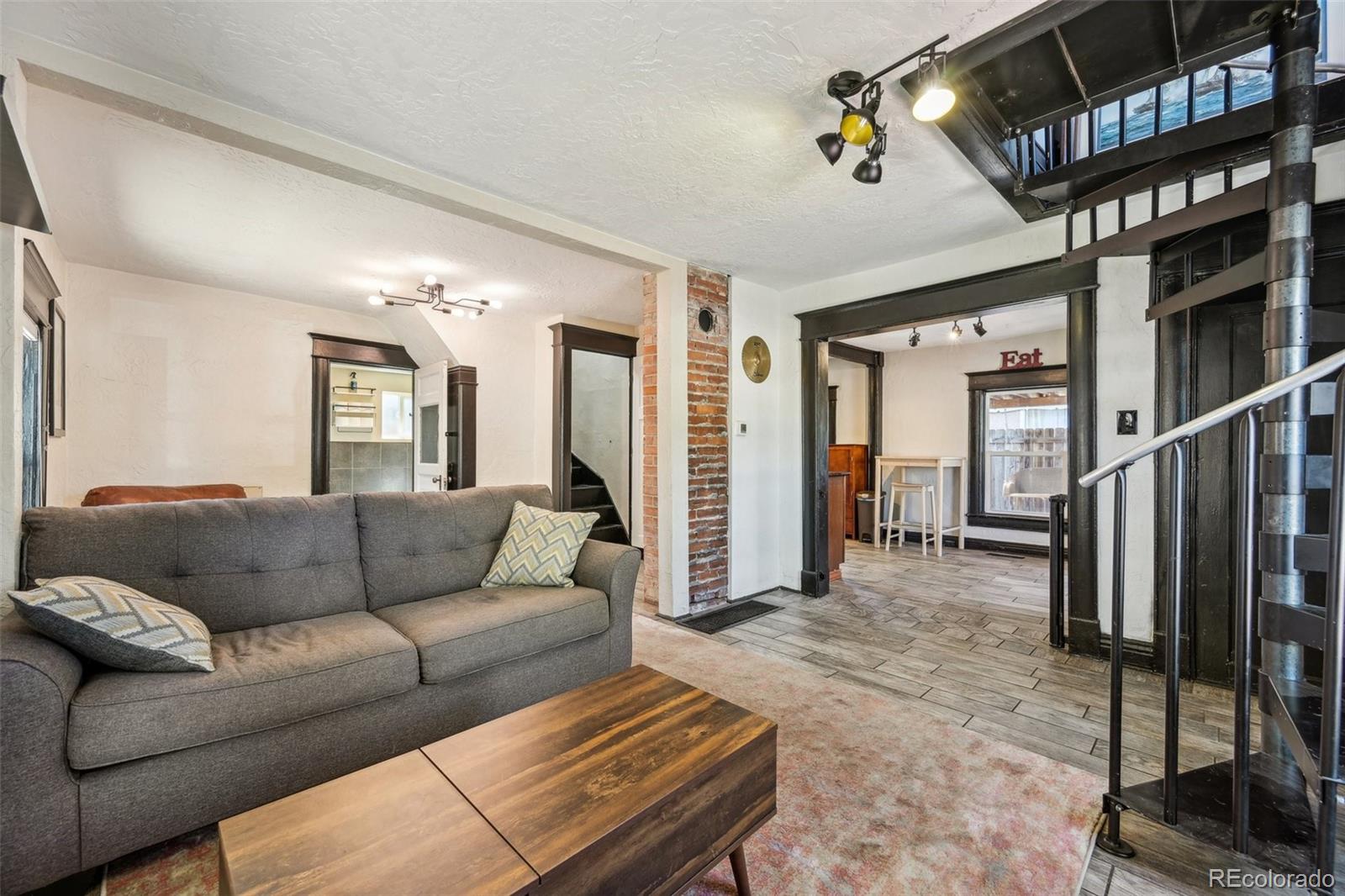 7 E Fountain Boulevard