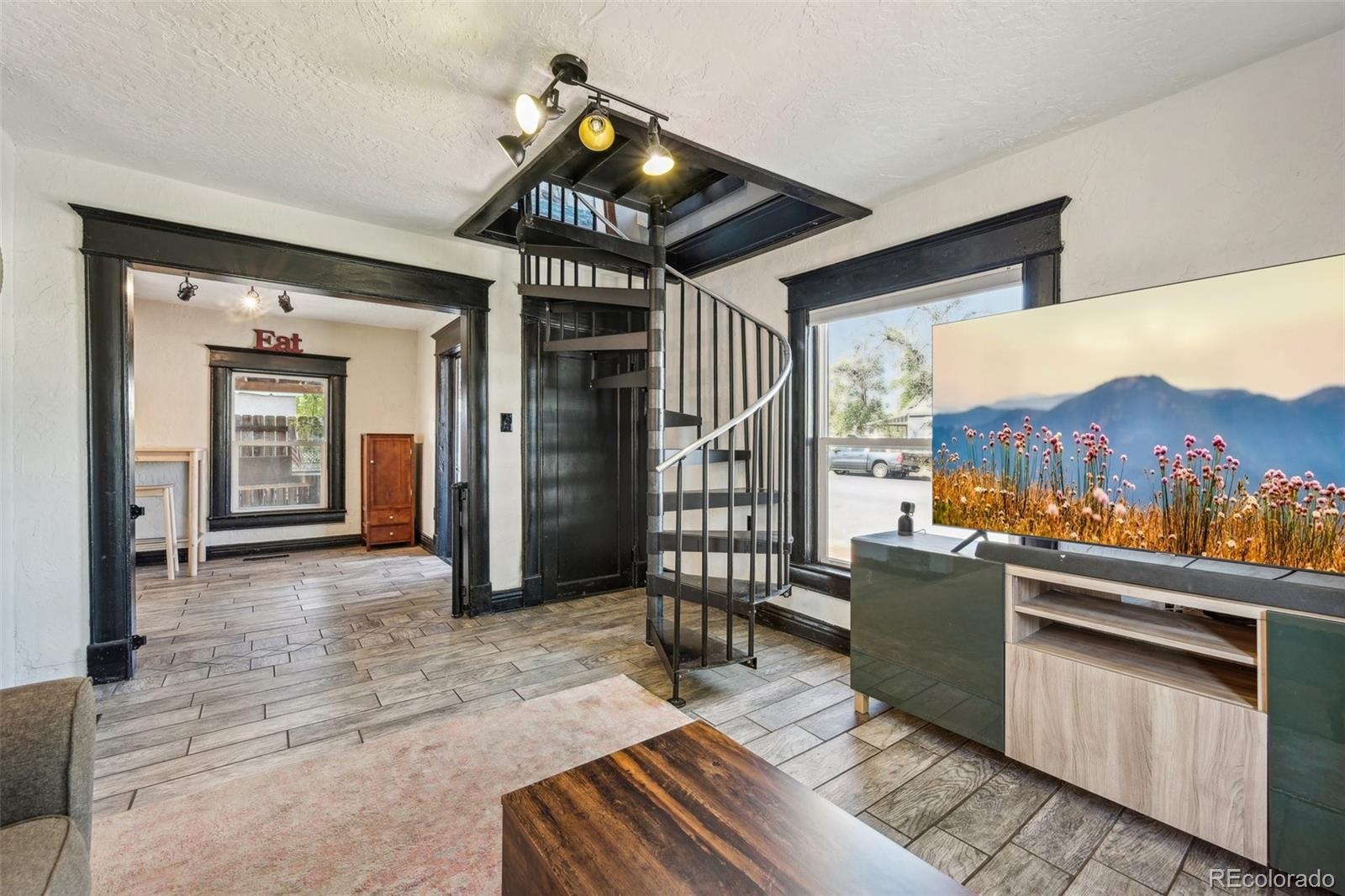 7 E Fountain Boulevard