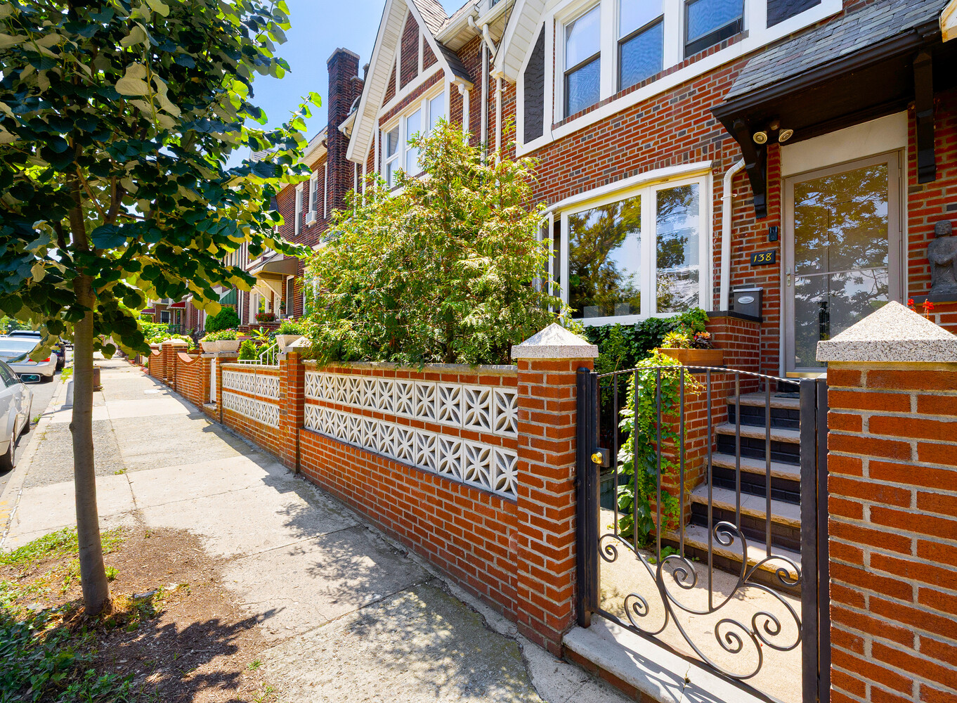 138 WAKEMAN Place