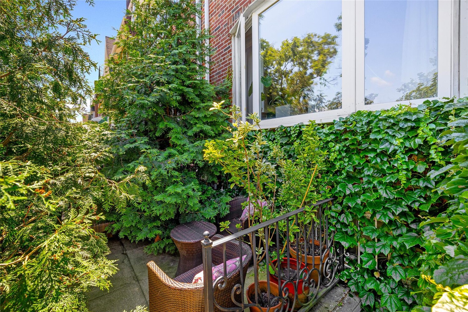 138 WAKEMAN Place