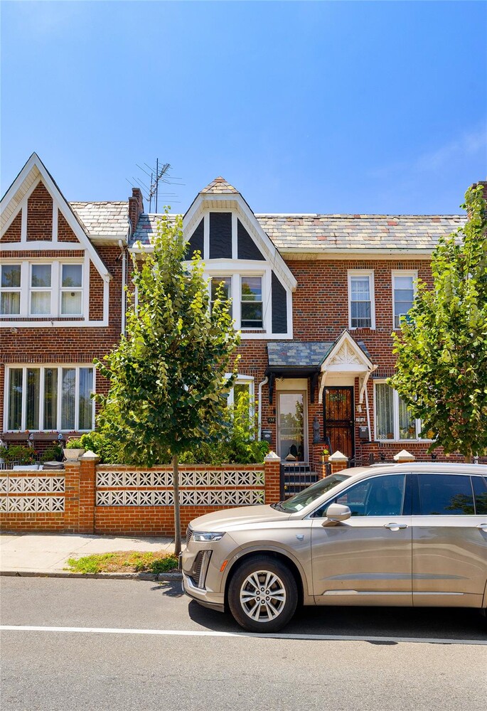138 WAKEMAN Place