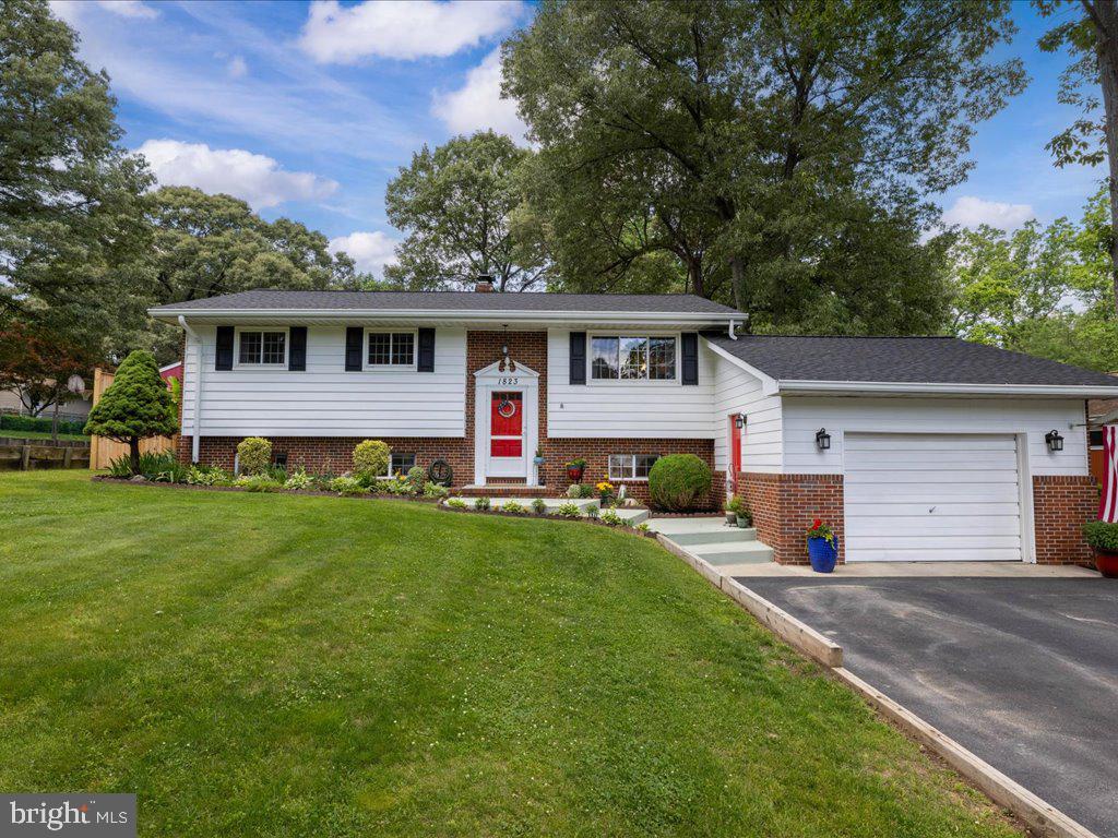 1823 Cedar Dr