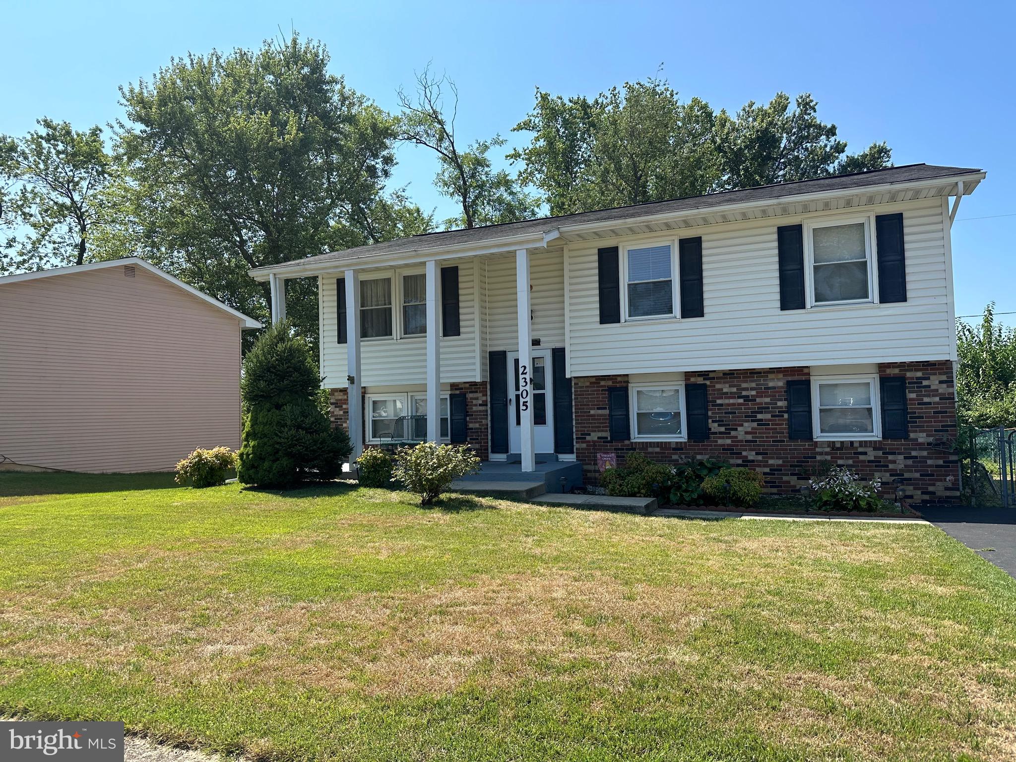 2305 Four Seasons Dr