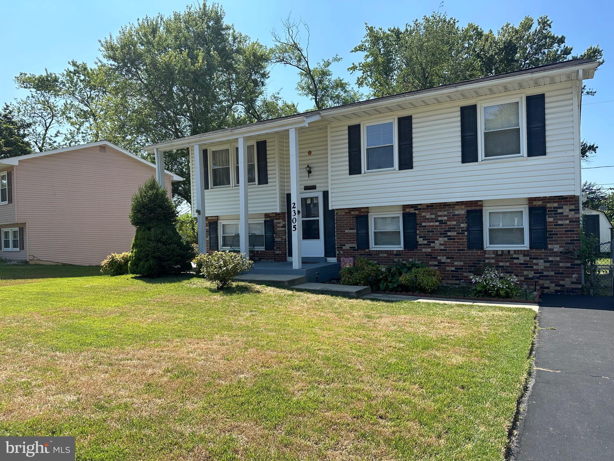 2305 Four Seasons Dr
