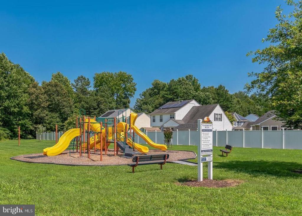 1915 Blue Heron Dr