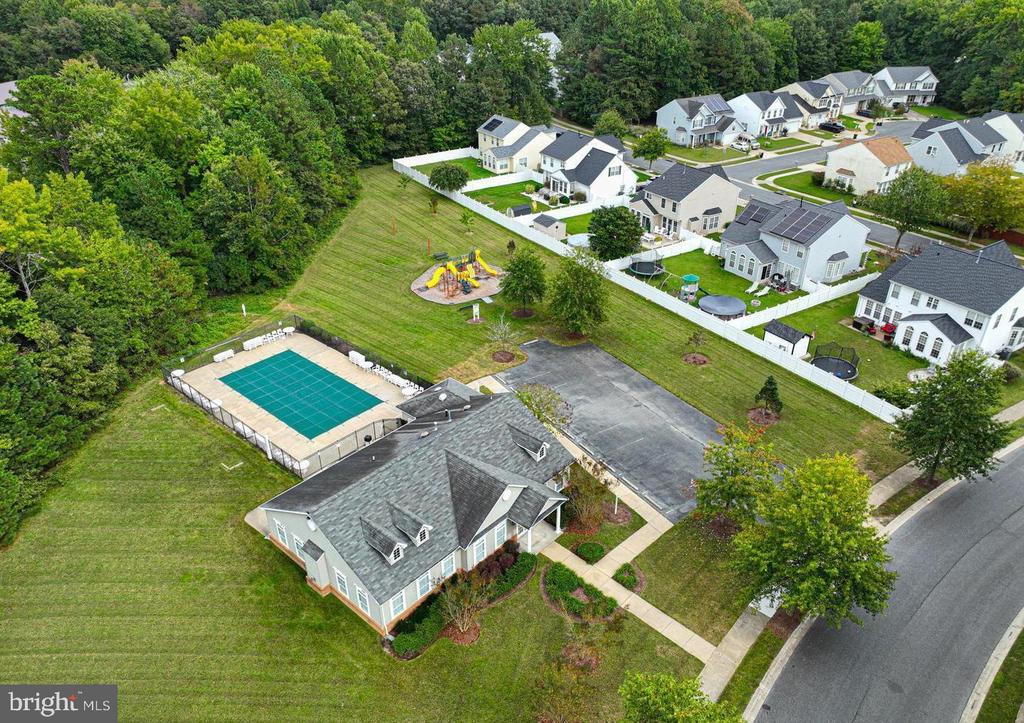 1915 Blue Heron Dr