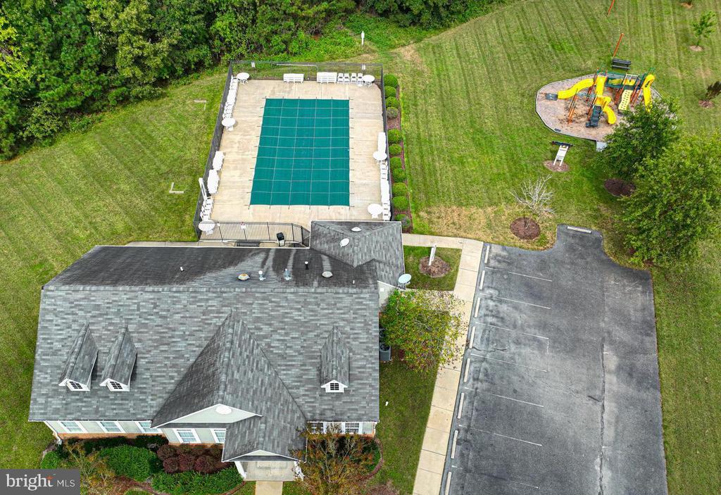 1915 Blue Heron Dr