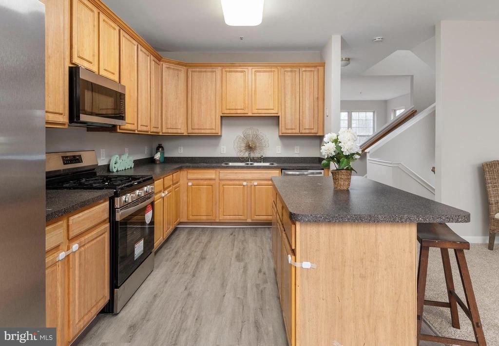 1915 Blue Heron Dr