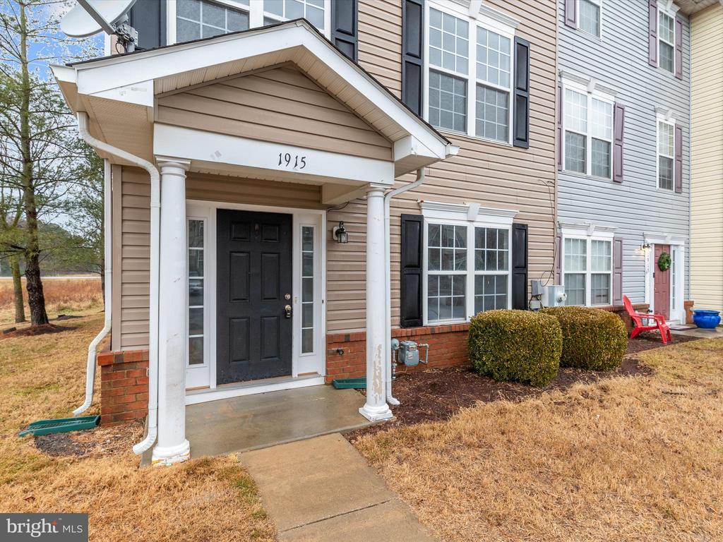 1915 Blue Heron Dr