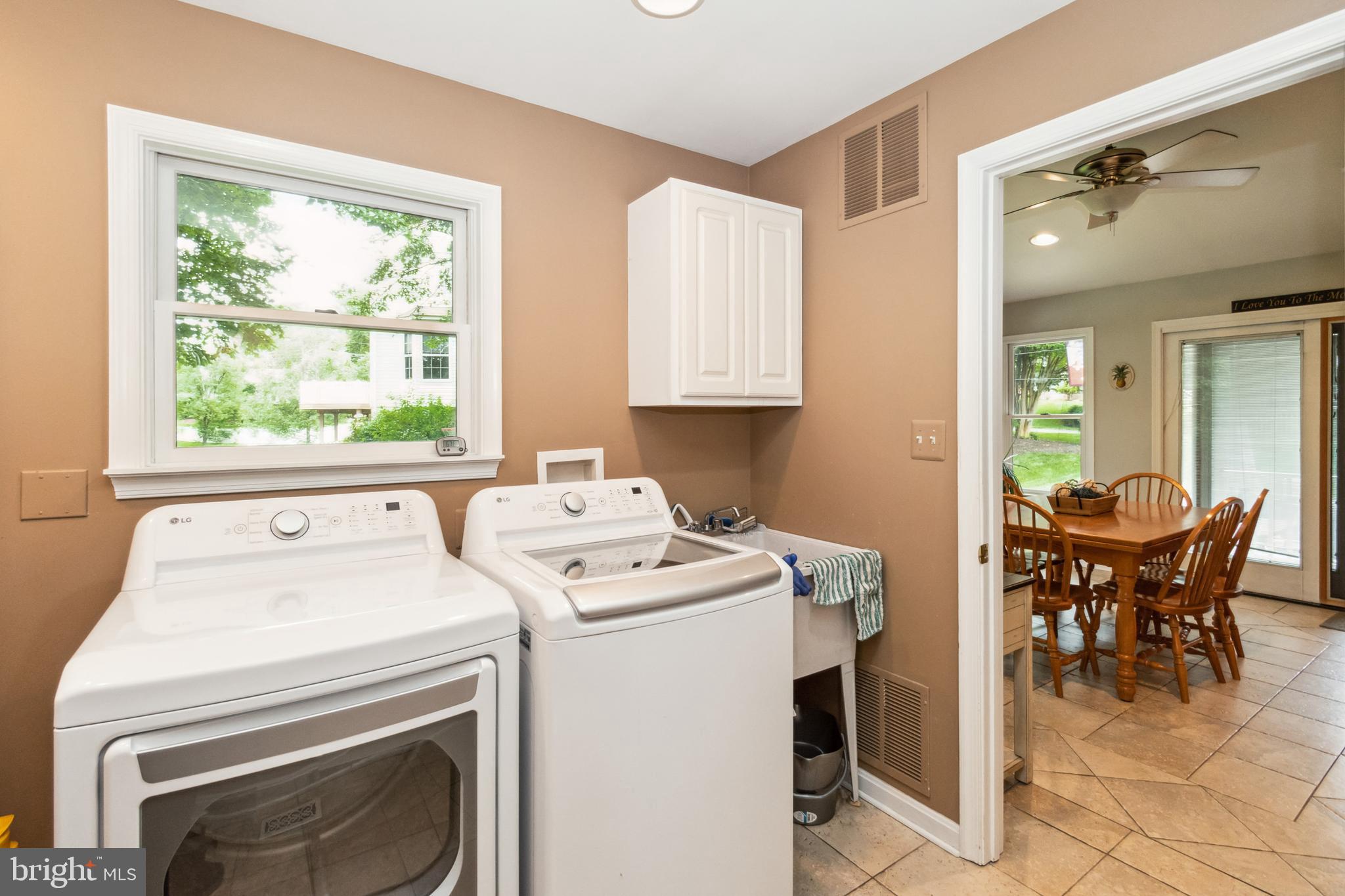 1060 Harbor Ct