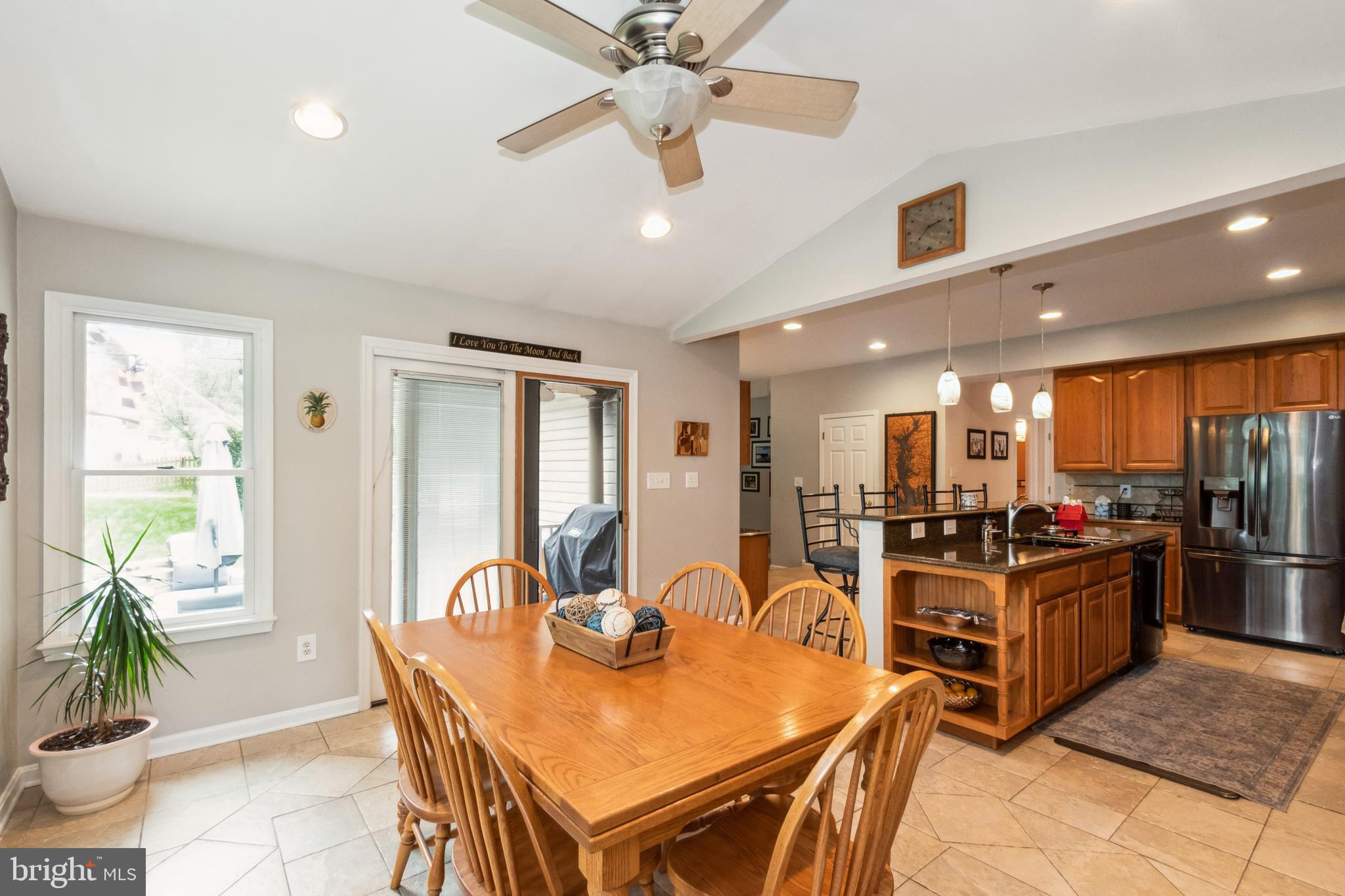 1060 Harbor Ct