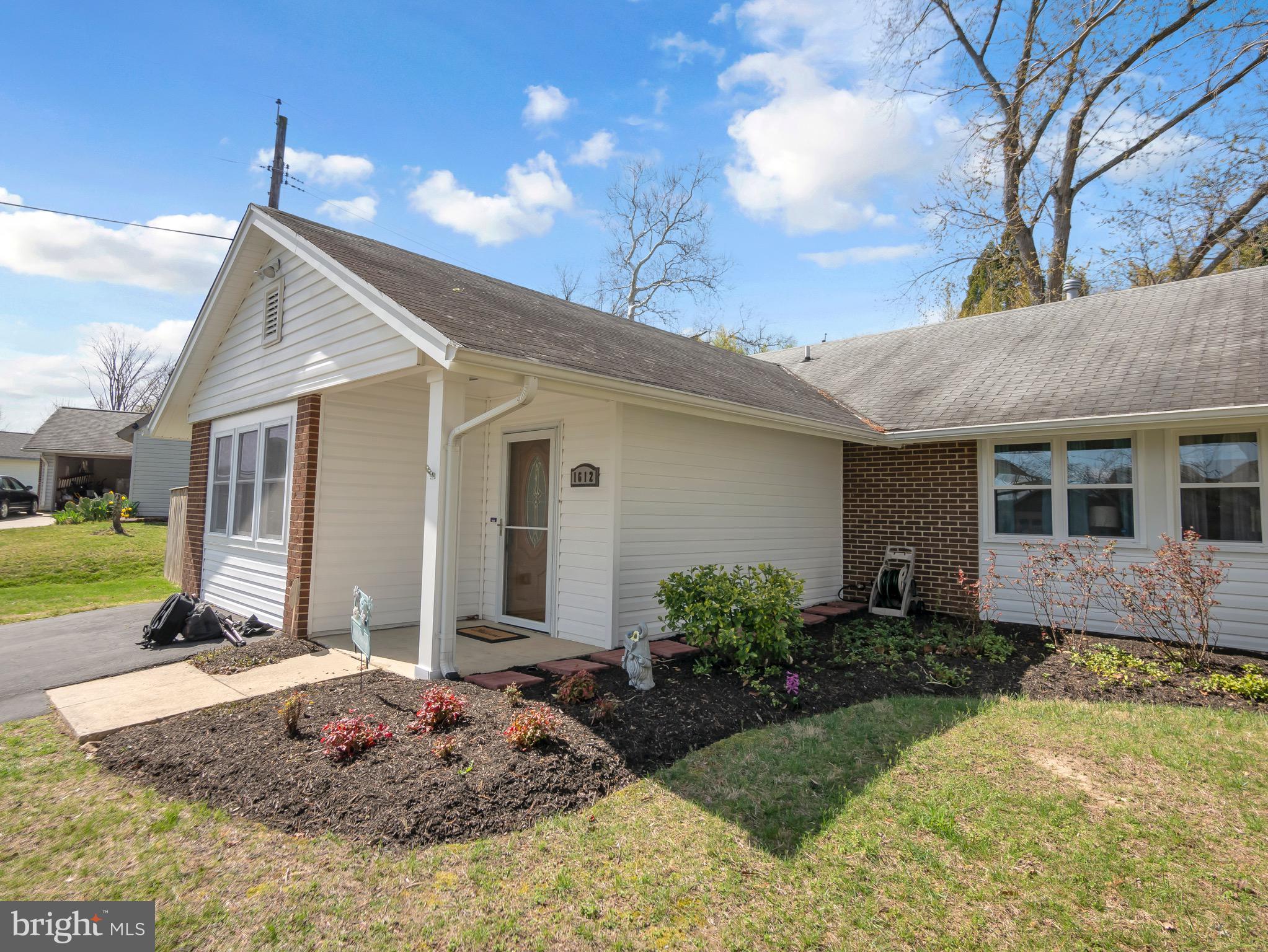 1612 Portland Ln