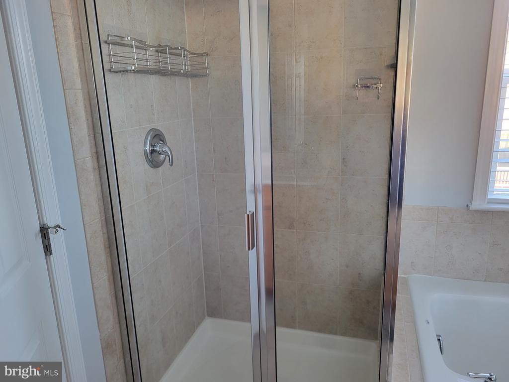 115 ANTHONY LN
