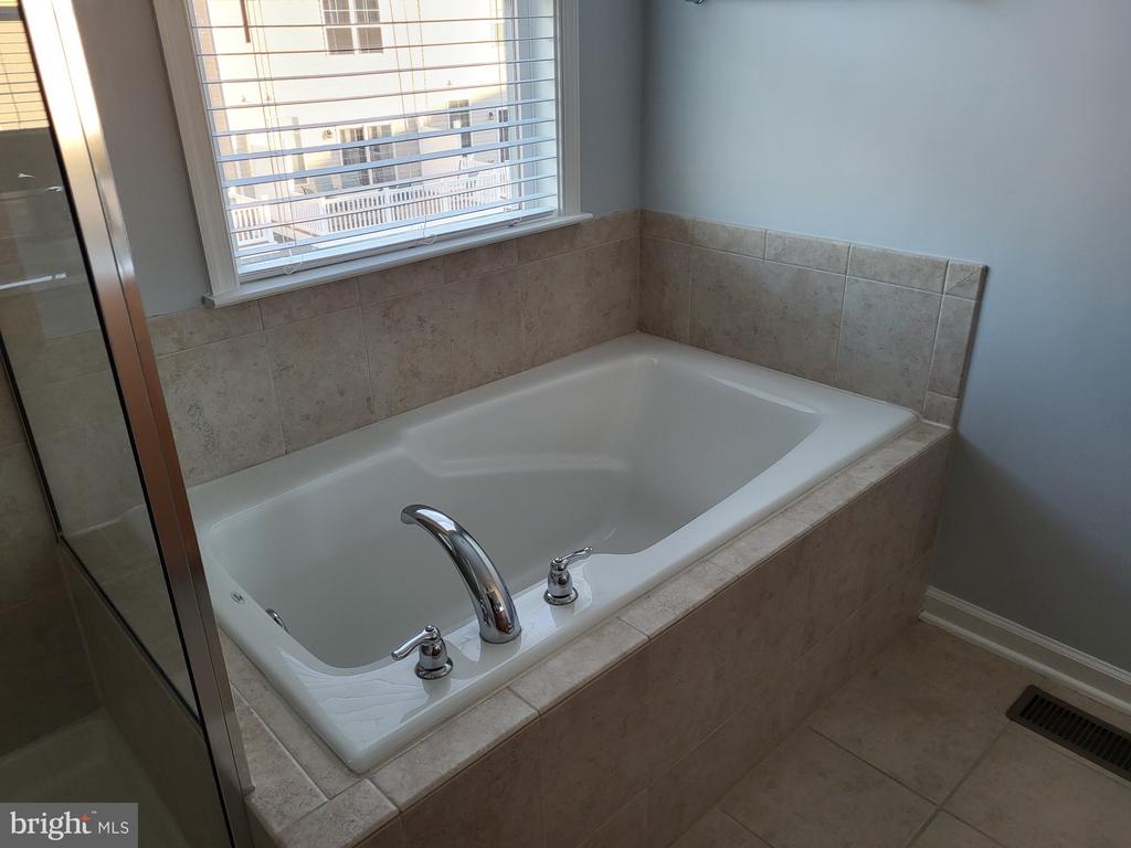 115 ANTHONY LN