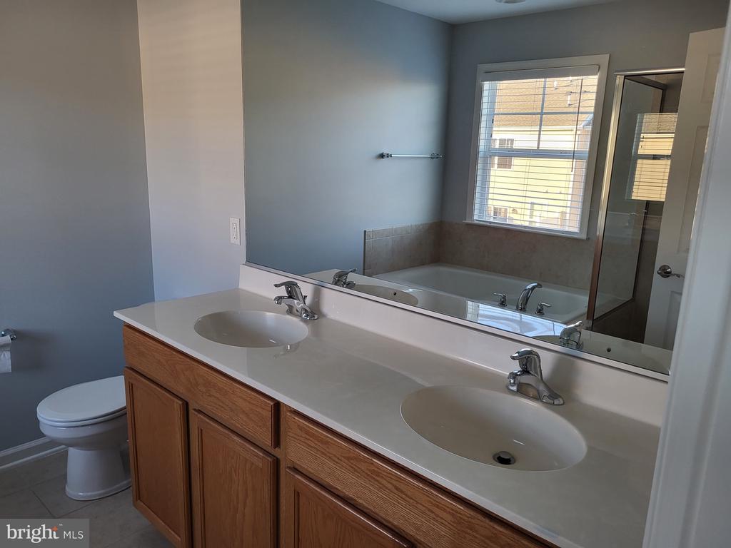 115 ANTHONY LN