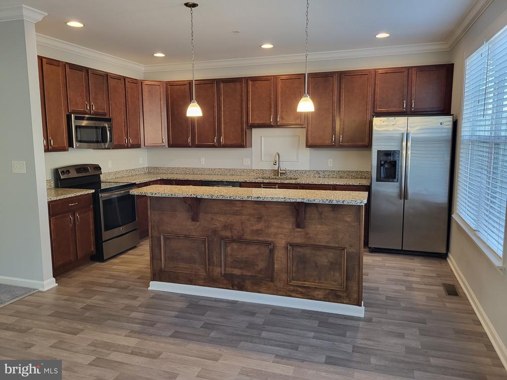 115 ANTHONY LN