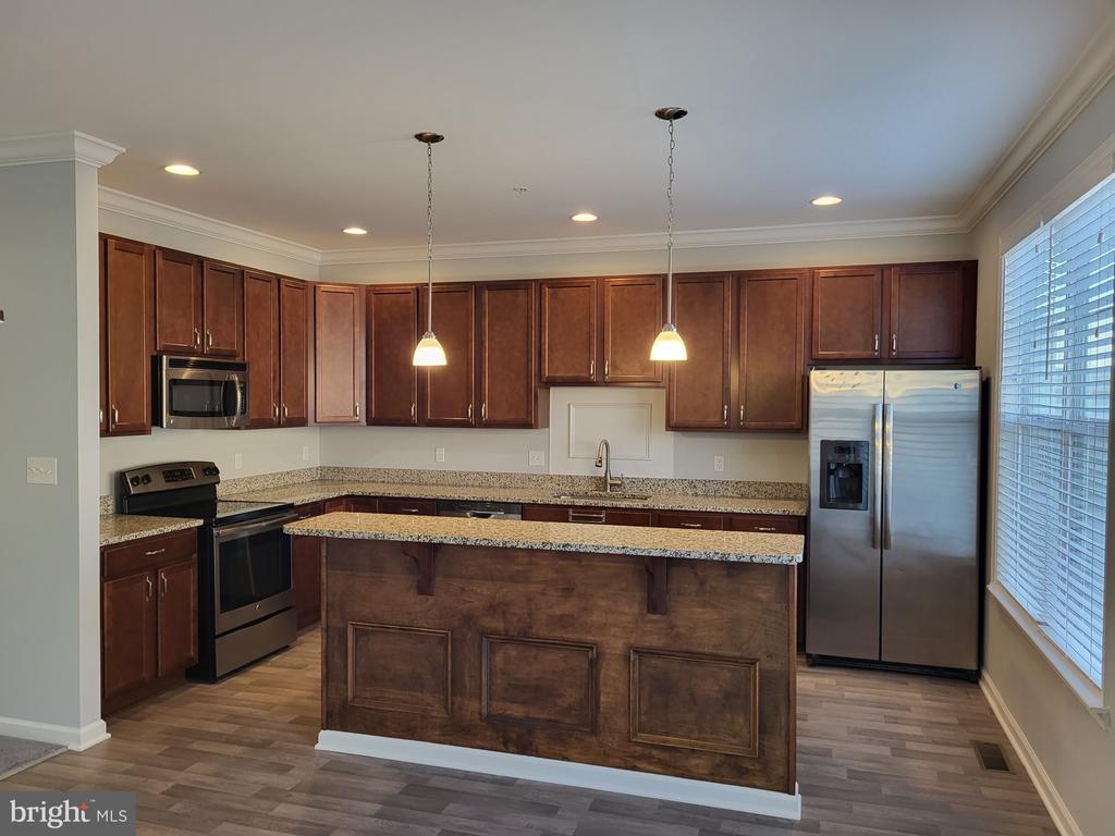 115 ANTHONY LN