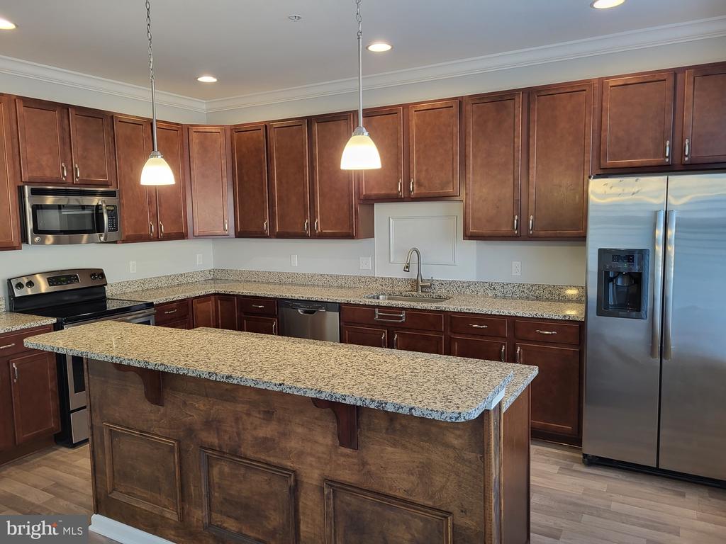 115 ANTHONY LN