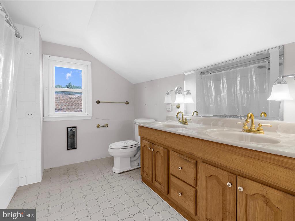 306 Queen Anne Rd