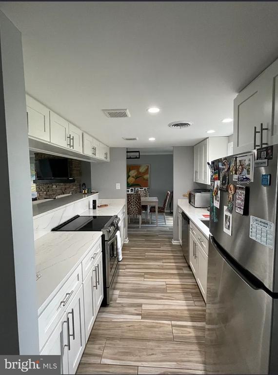305 SWAN COVE LANE
