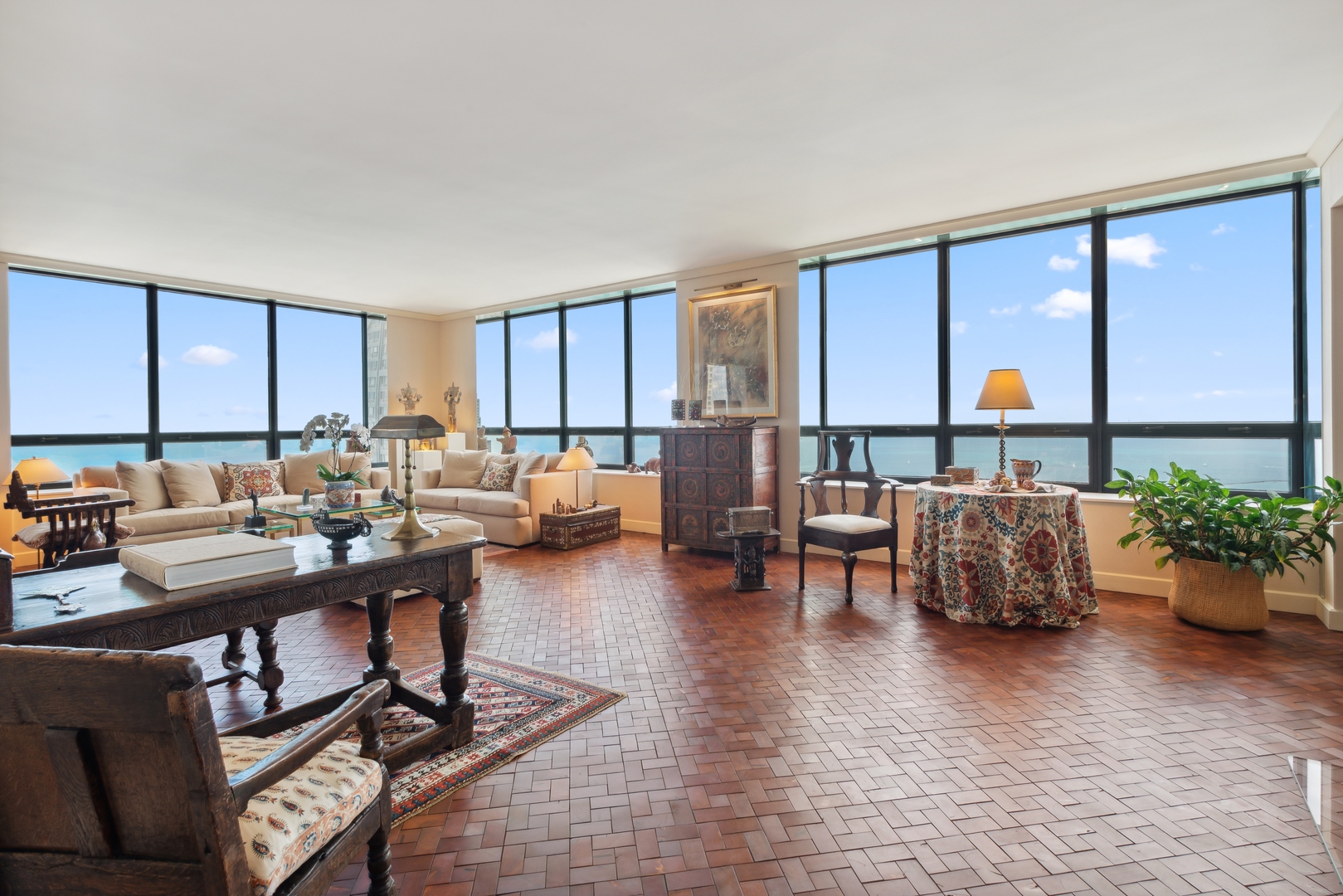 180 E PEARSON Street Unit: 5503