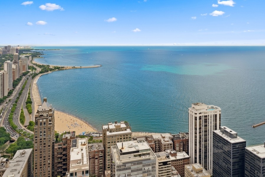 180 E PEARSON Street Unit: 5503