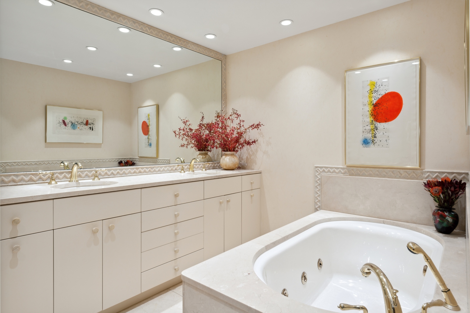 180 E PEARSON Street Unit: 5503