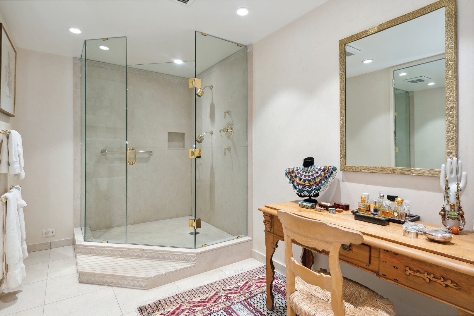 180 E PEARSON Street Unit: 5503