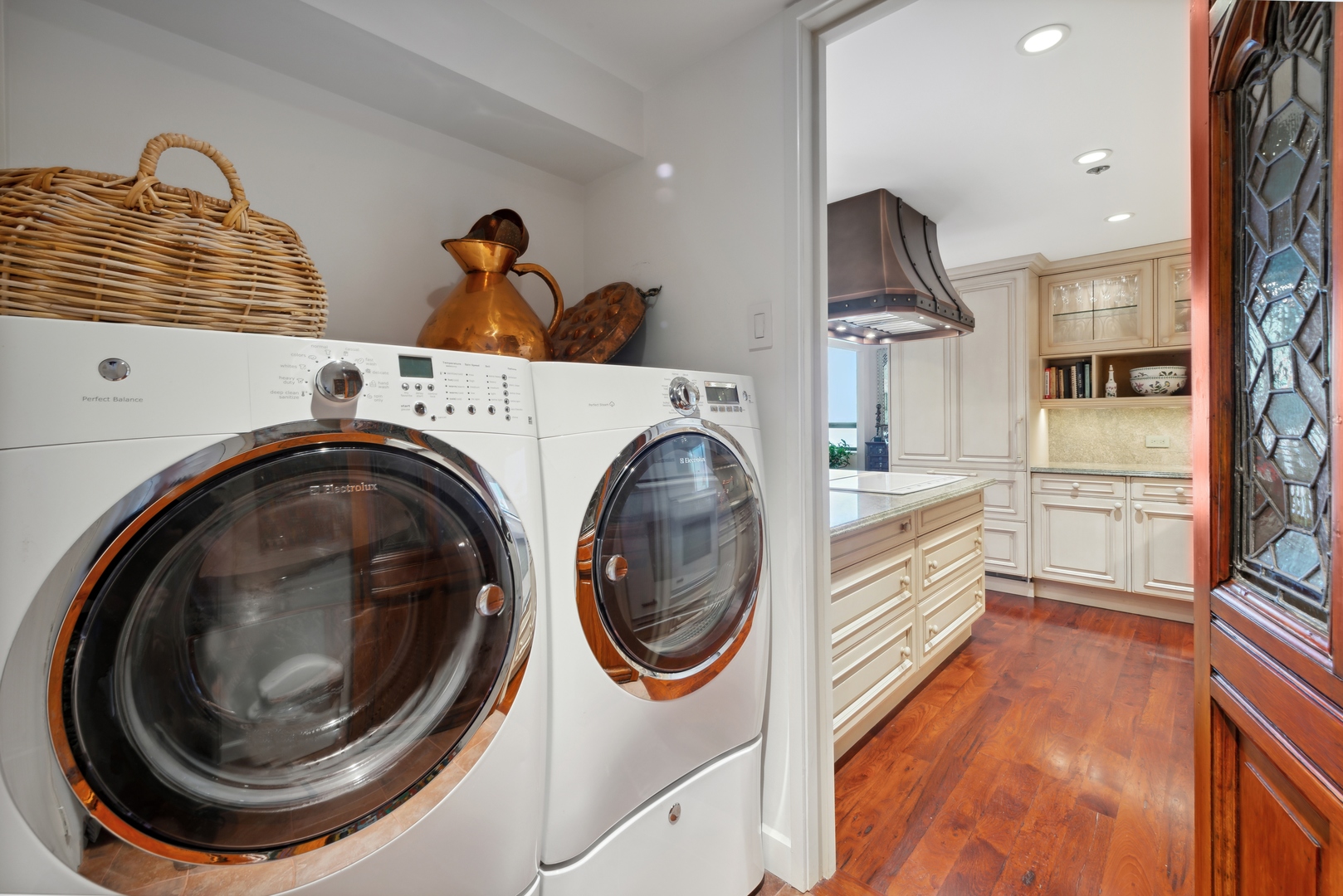 180 E PEARSON Street Unit: 5503