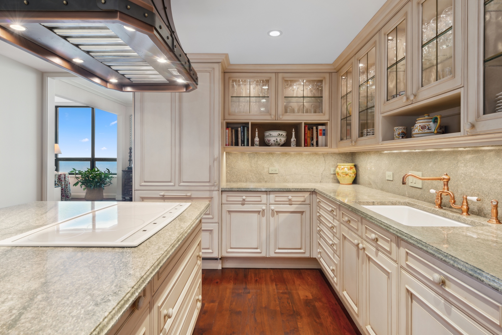 180 E PEARSON Street Unit: 5503