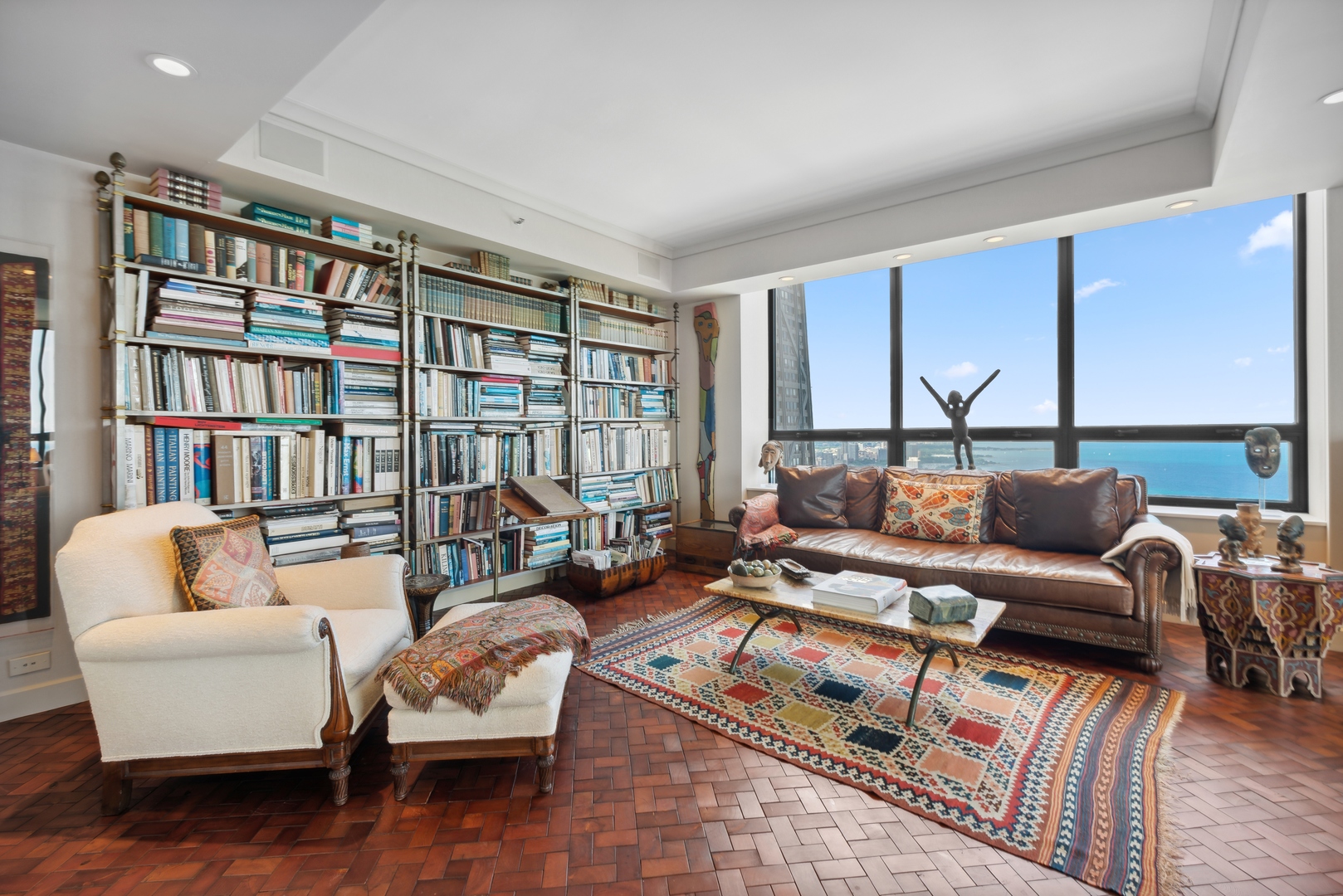 180 E PEARSON Street Unit: 5503