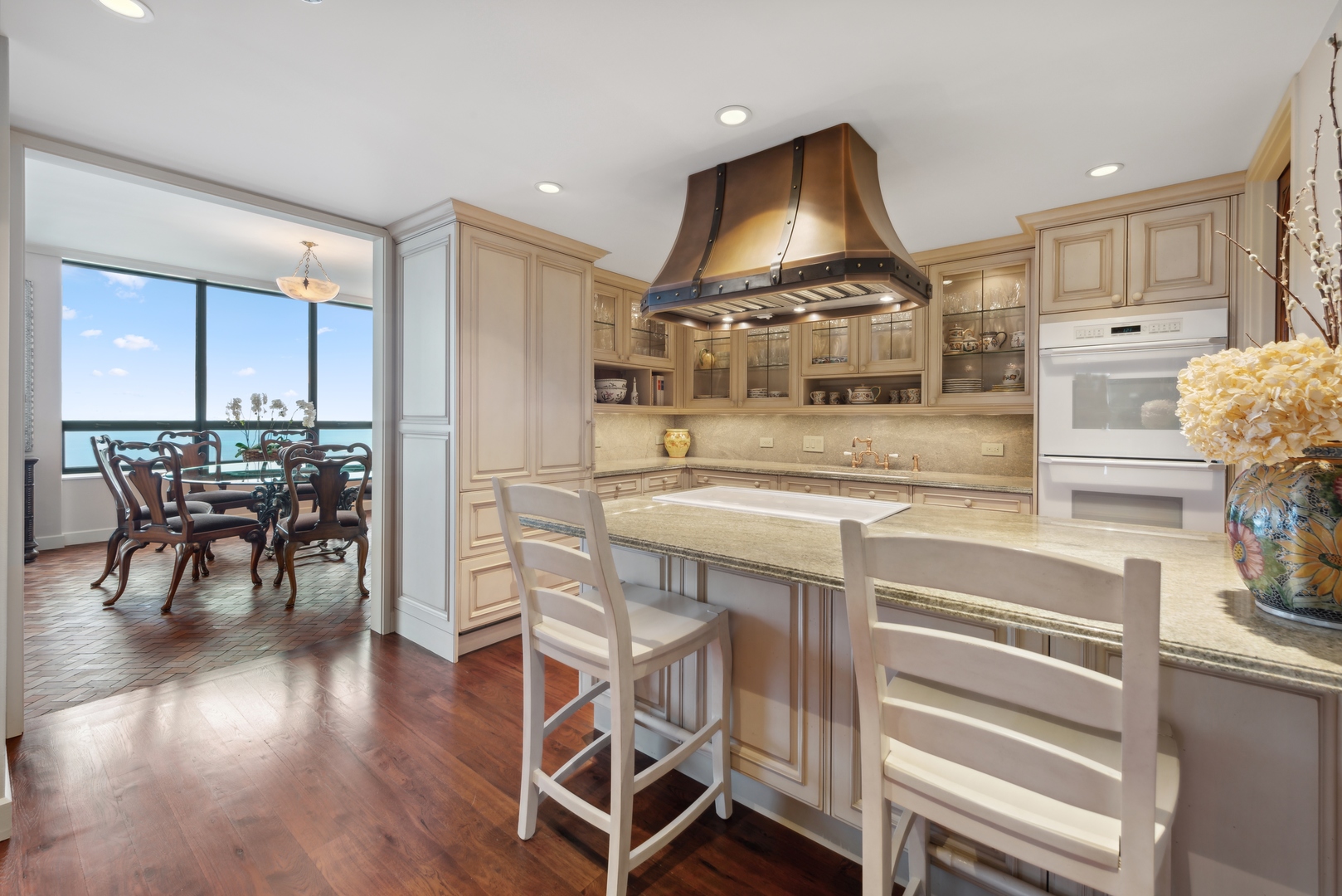 180 E PEARSON Street Unit: 5503