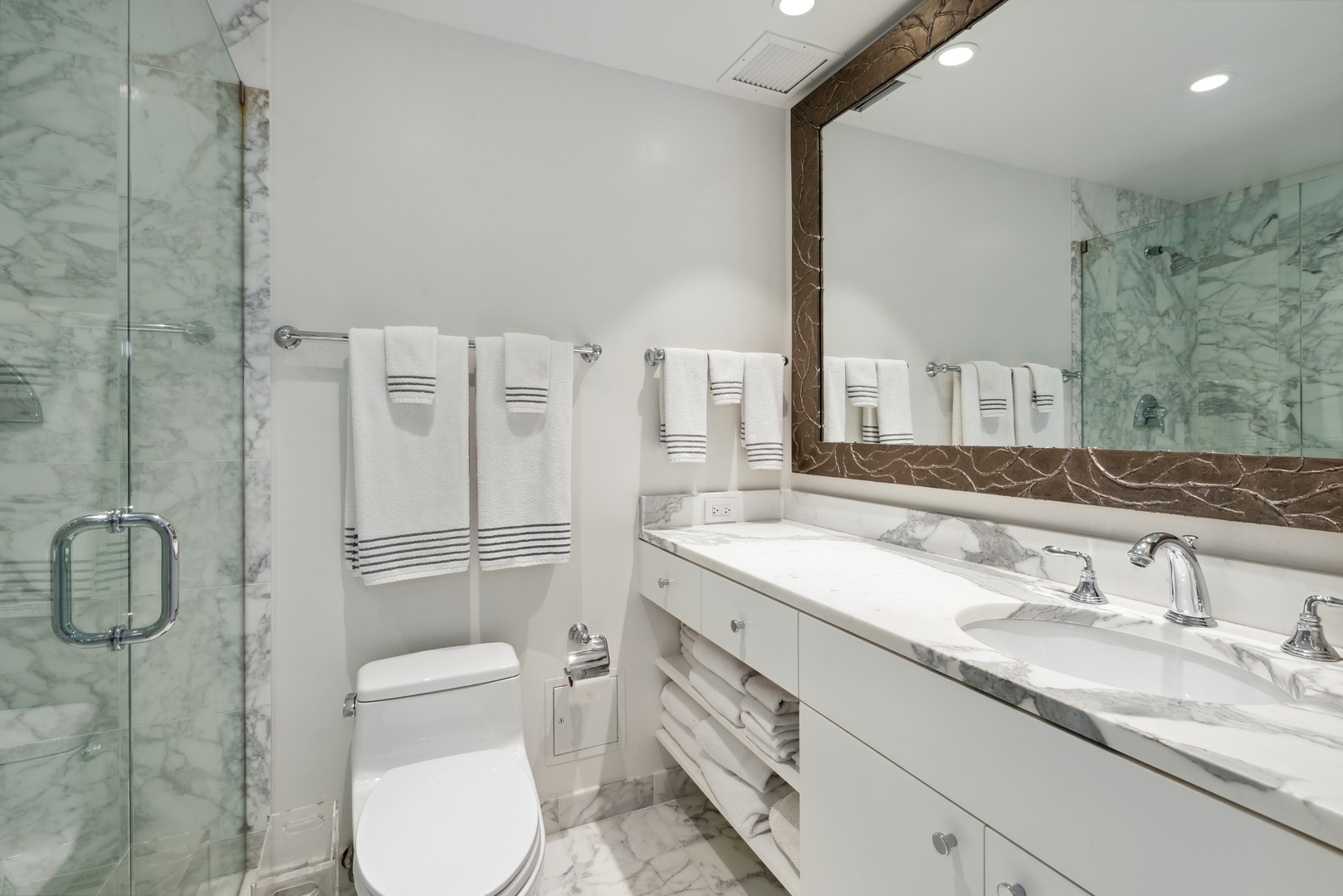 180 E PEARSON Street Unit: 5503