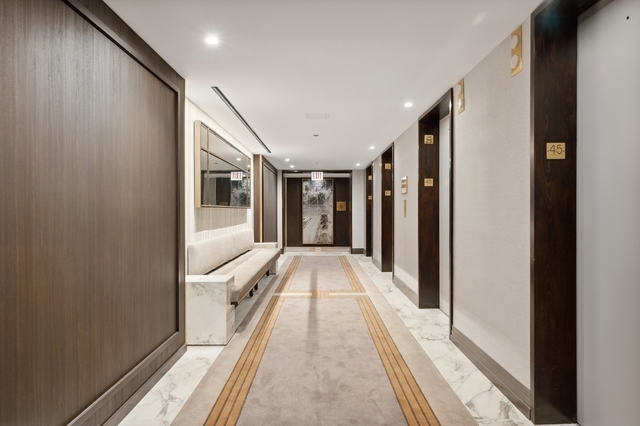 180 E PEARSON Street Unit: 5203