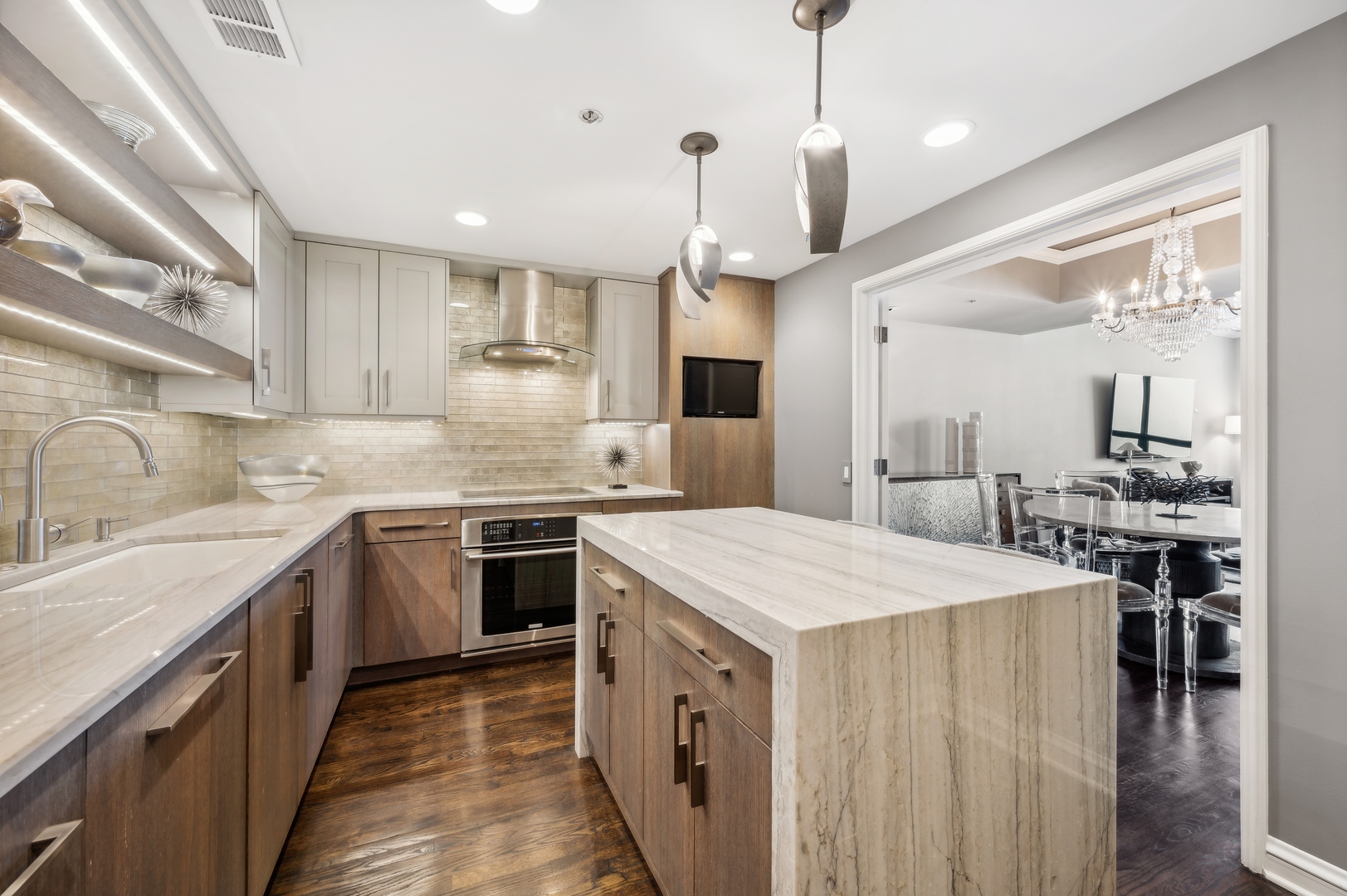 180 E PEARSON Street Unit: 5203