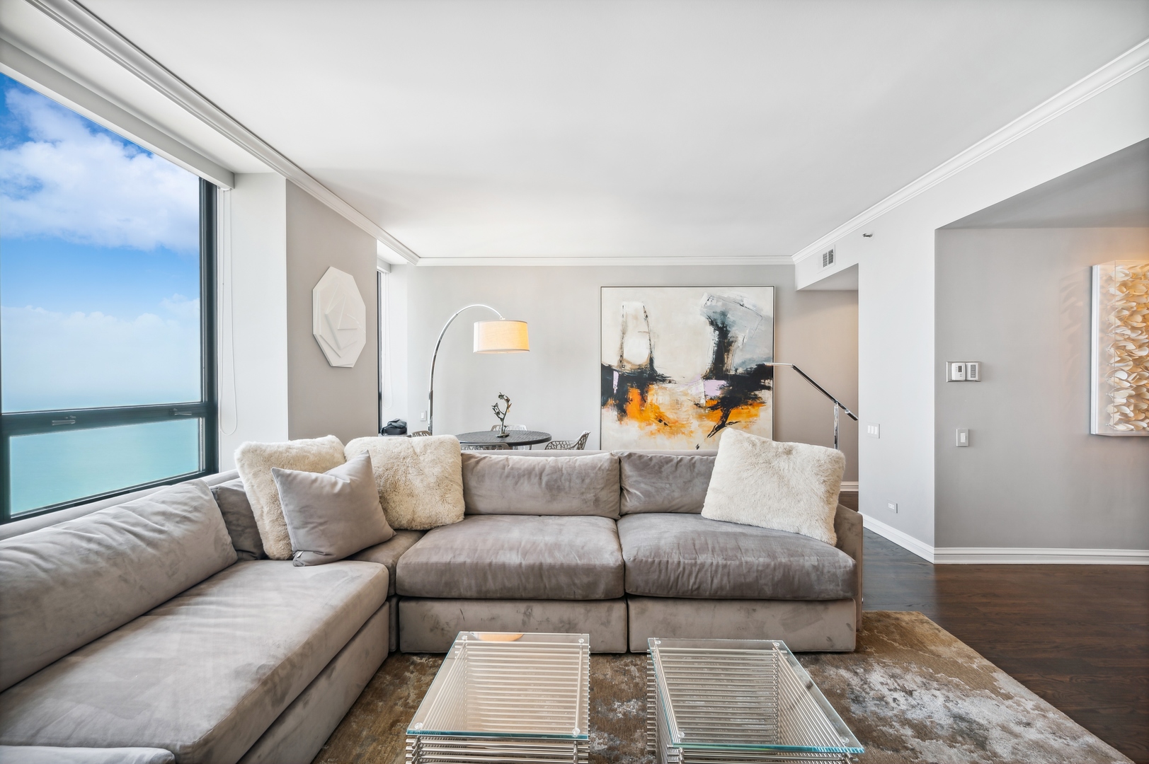 180 E PEARSON Street Unit: 5203