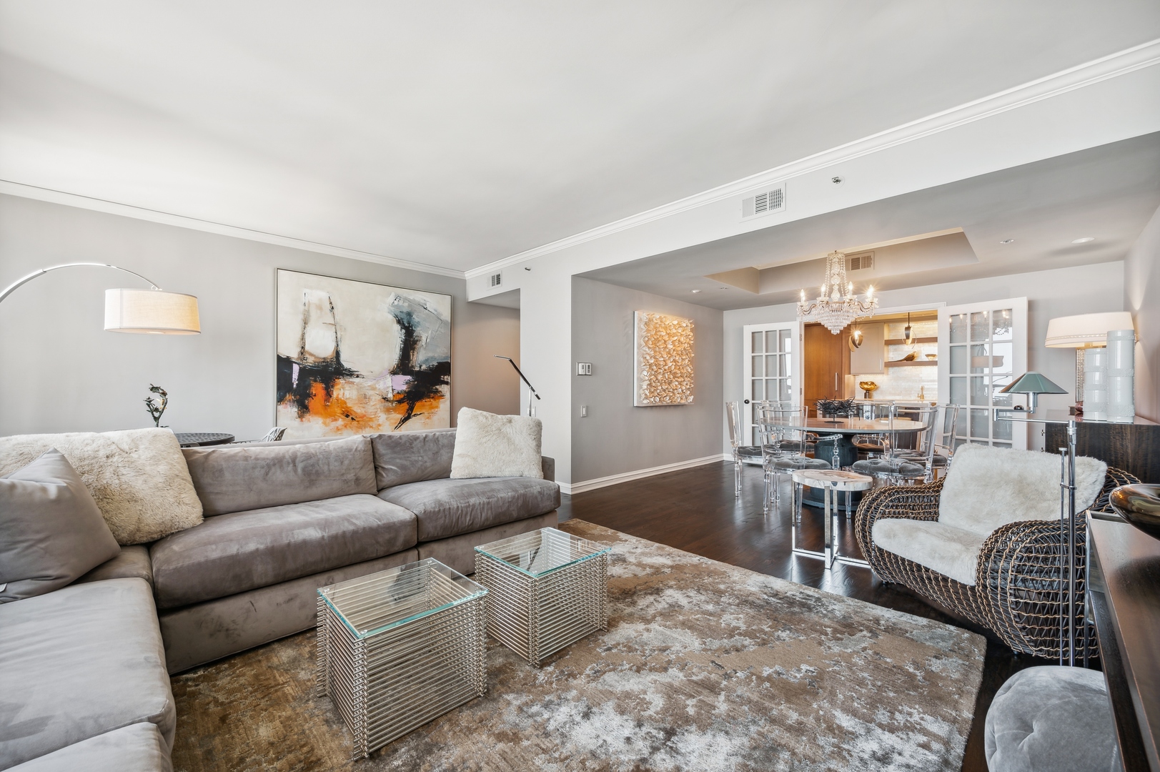 180 E PEARSON Street Unit: 5203