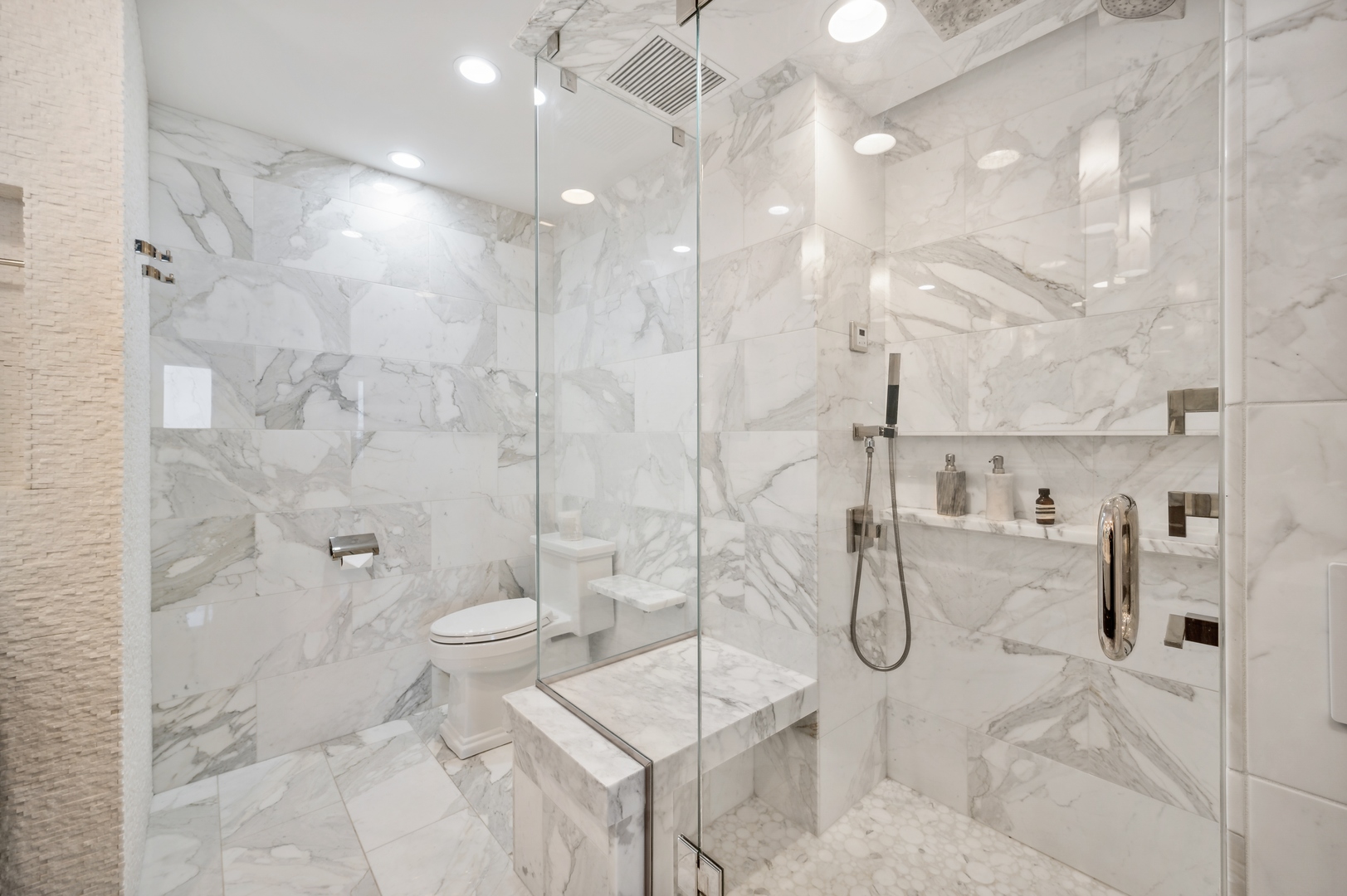 180 E PEARSON Street Unit: 5203