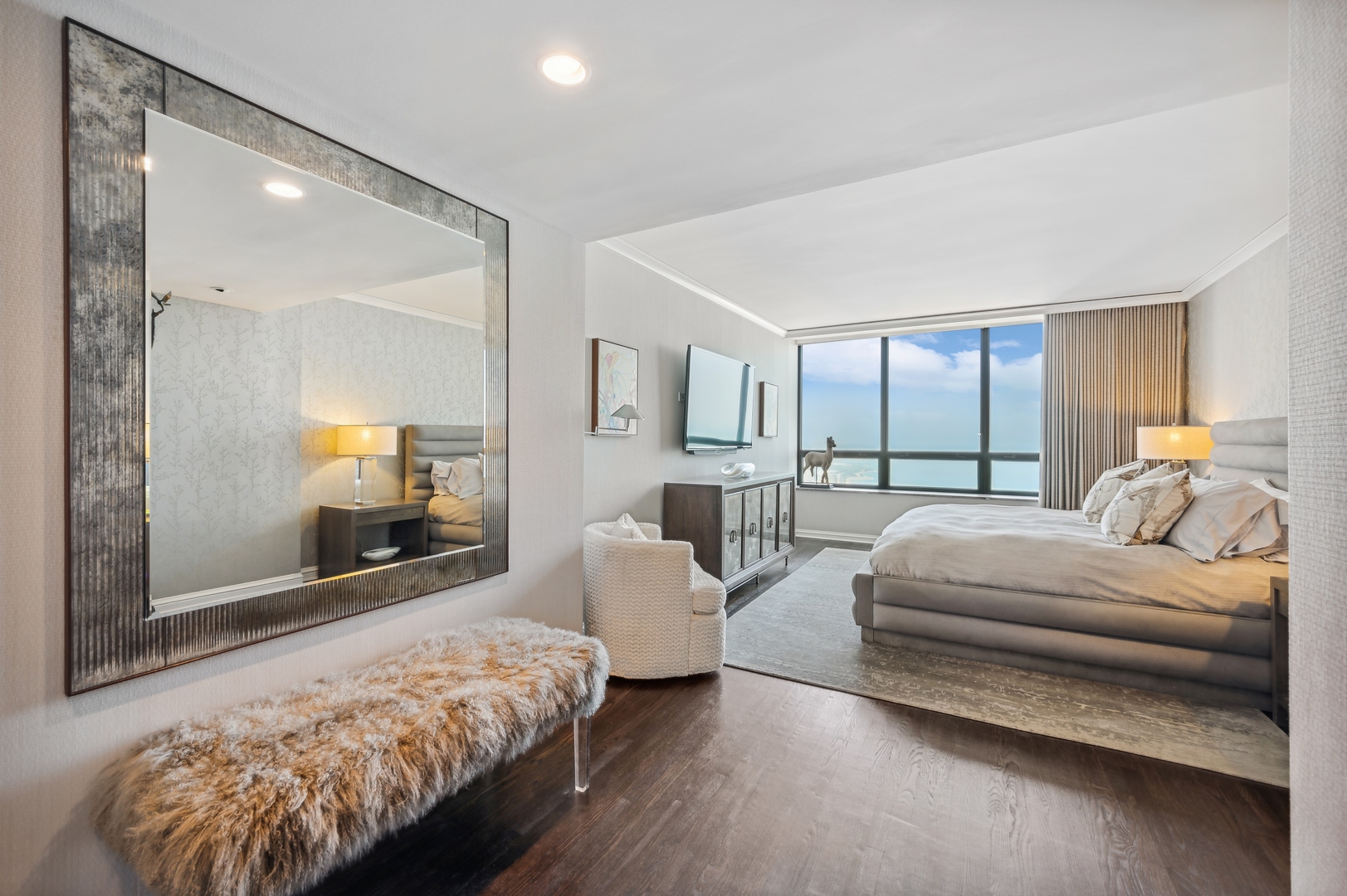 180 E PEARSON Street Unit: 5203