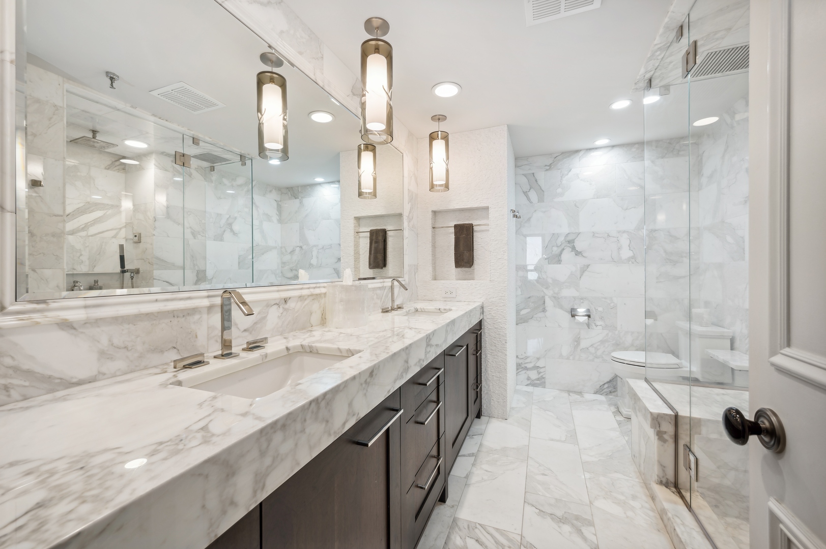 180 E PEARSON Street Unit: 5203