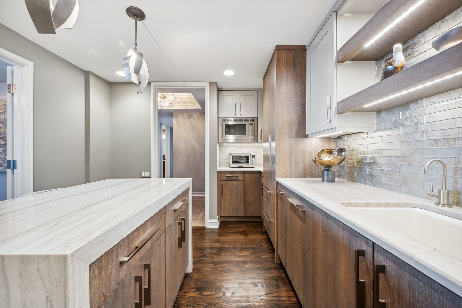 180 E PEARSON Street Unit: 5203