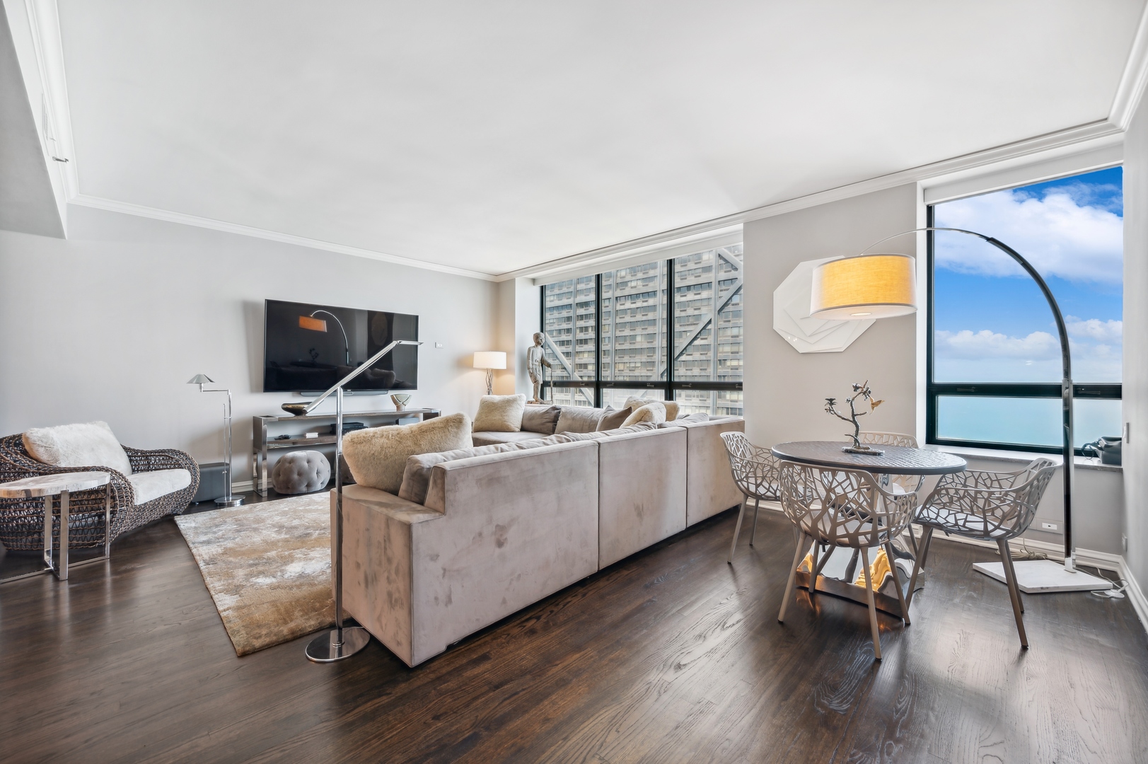 180 E PEARSON Street Unit: 5203